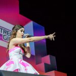Die Telekom Street Gigs bei den VideoDays 2014 mit US-Superstar Megan Nicole verzaubern über 12.000 Fans in der Kölner Lanxess Arena